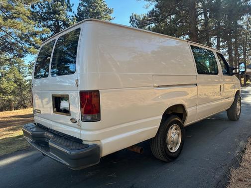 2006 Ford E350 Super Duty Base