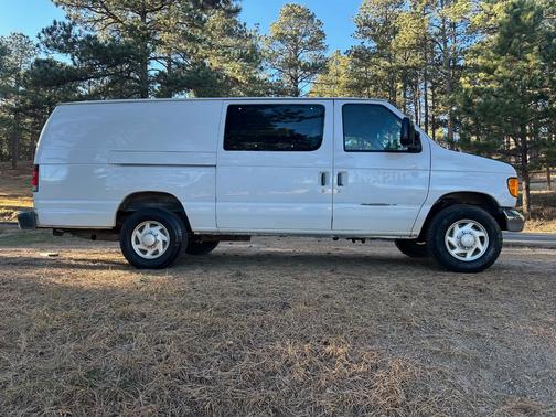2006 Ford E350 Super Duty Base