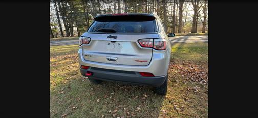 Silver 2018 Jeep Compass Trailhawk
