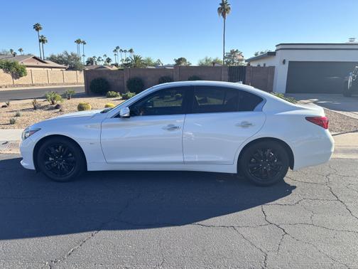 2015 INFINITI Q50 Premium