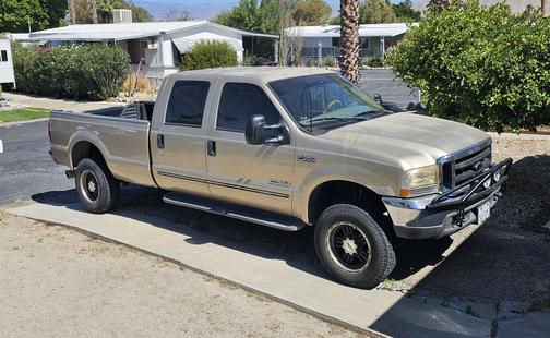 Gold 2000 Ford F-350 Lariat Crew Cab Super Duty