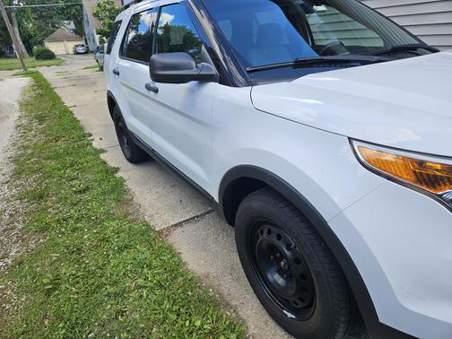 White 2015 Ford Explorer Base