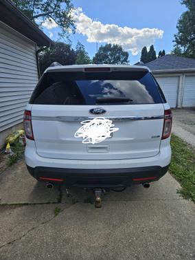 White 2015 Ford Explorer Base