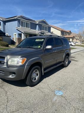 Gray 2005 Toyota Sequoia SR5