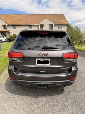 Gray 2017 Jeep Grand Cherokee Trailhawk