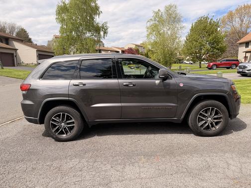 Gray 2017 Jeep Grand Cherokee Trailhawk