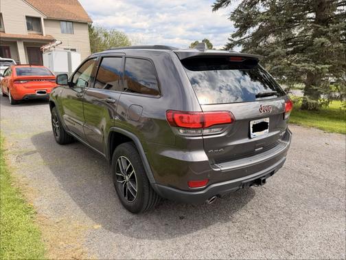 Gray 2017 Jeep Grand Cherokee Trailhawk