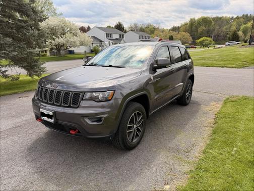Gray 2017 Jeep Grand Cherokee Trailhawk