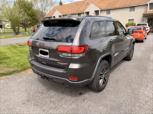 Gray 2017 Jeep Grand Cherokee Trailhawk