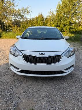 White 2016 Kia Forte LX