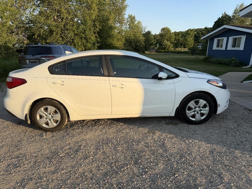 White 2016 Kia Forte LX