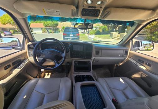 White 2003 Chevrolet Suburban 1500 LT