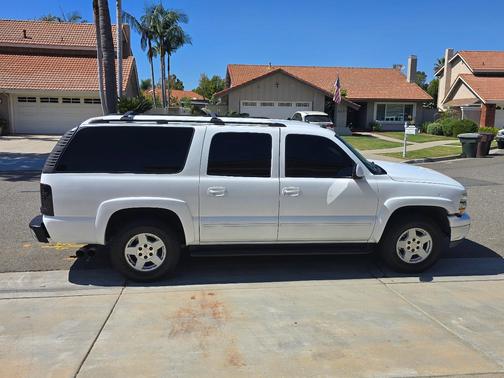 White 2003 Chevrolet Suburban 1500 LT