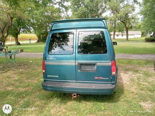 Blue 1995 GMC Safari XT