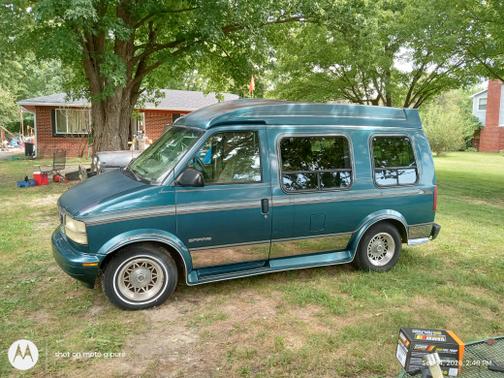Blue 1995 GMC Safari XT
