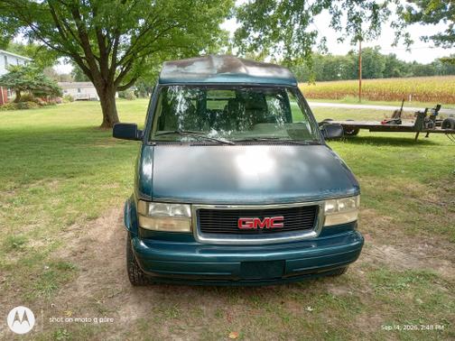 Blue 1995 GMC Safari XT