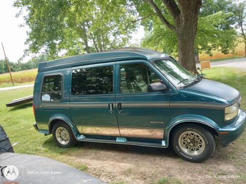 Blue 1995 GMC Safari XT