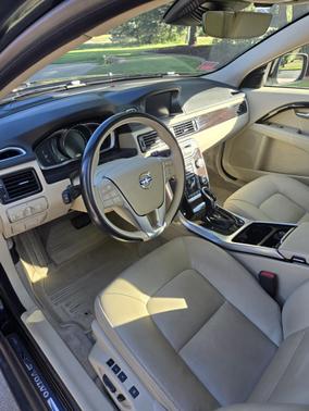 Black 2016 Volvo XC70 T5 Platinum