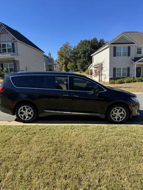 2017 Chrysler Pacifica Touring-L Plus