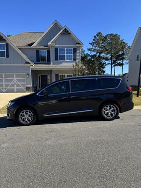 2017 Chrysler Pacifica Touring-L Plus