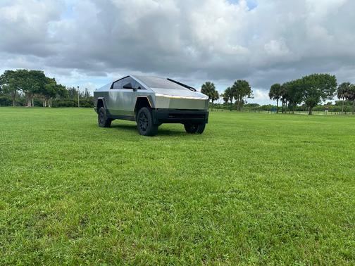2024 Tesla Cybertruck Cyberbeast