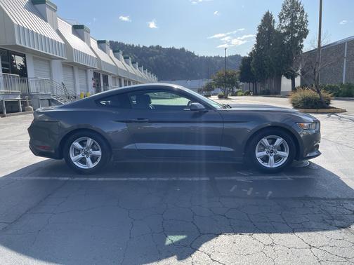 2017 Ford Mustang V6