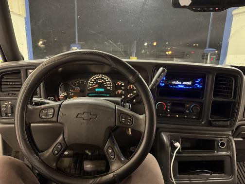 2004 Chevrolet Silverado 2500 LT H/D Crew Cab