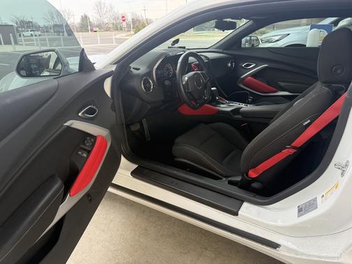 White 2022 Chevrolet Camaro LT1