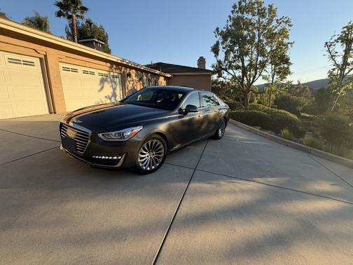 Gray 2018 Genesis G90 3.3T Premium