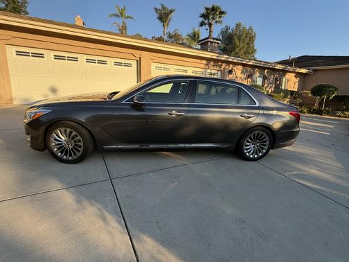 Gray 2018 Genesis G90 3.3T Premium
