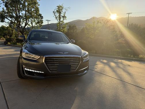 Gray 2018 Genesis G90 3.3T Premium