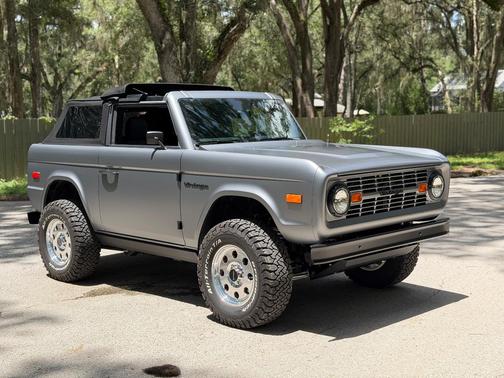 Gray 2024 Ford Bronco Black Diamond