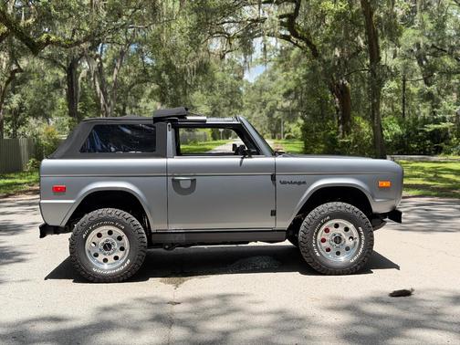 Gray 2024 Ford Bronco Black Diamond