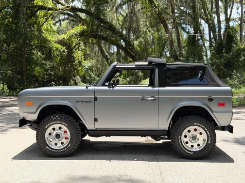 Gray 2024 Ford Bronco Black Diamond