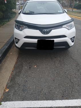 White 2018 Toyota RAV4 XLE