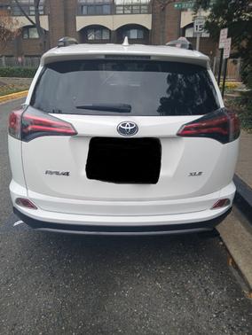 White 2018 Toyota RAV4 XLE