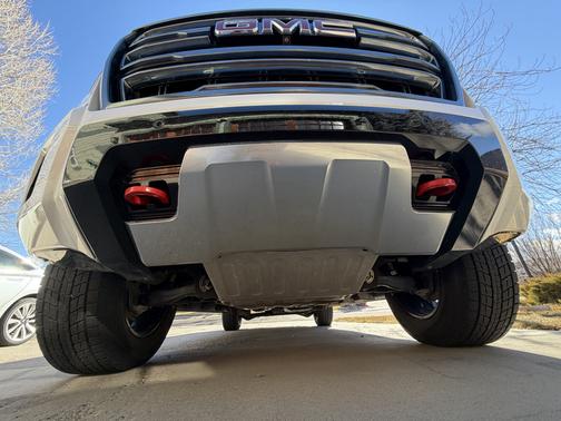 White 2022 GMC Yukon XL AT4