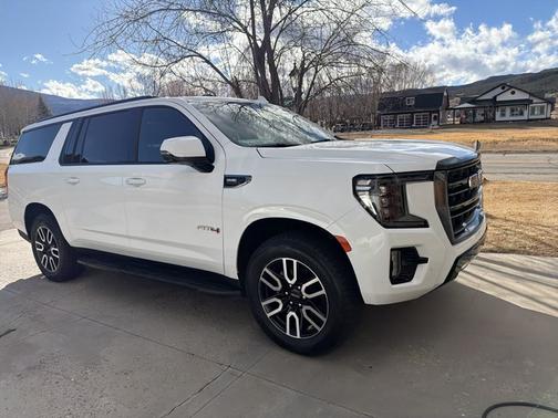 White 2022 GMC Yukon XL AT4