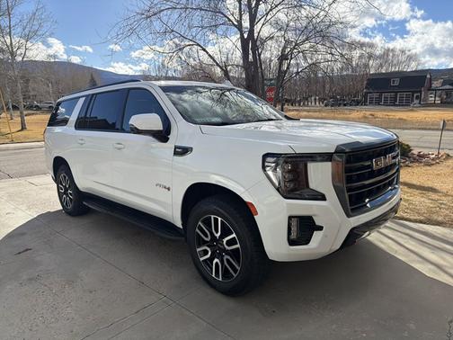 White 2022 GMC Yukon XL AT4