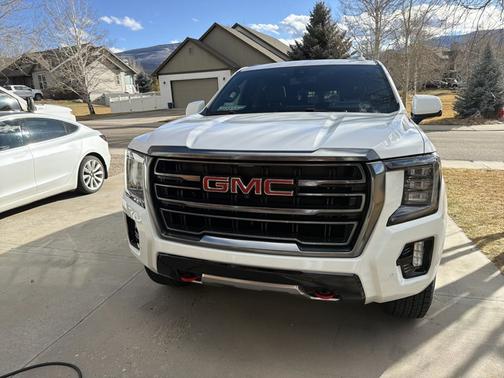 White 2022 GMC Yukon XL AT4