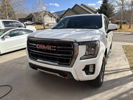 White 2022 GMC Yukon XL AT4