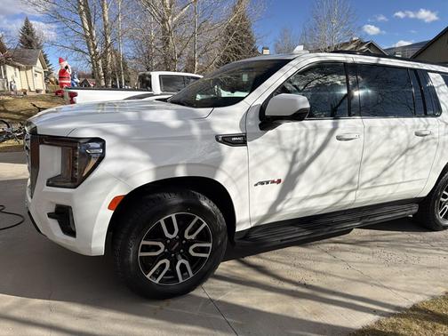 White 2022 GMC Yukon XL AT4