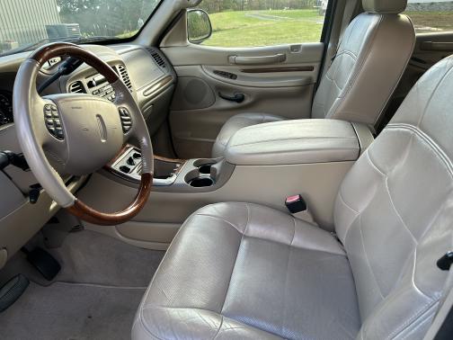 2001 Lincoln Navigator Base