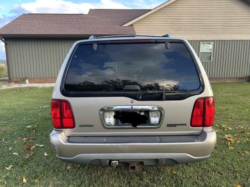 2001 Lincoln Navigator Base