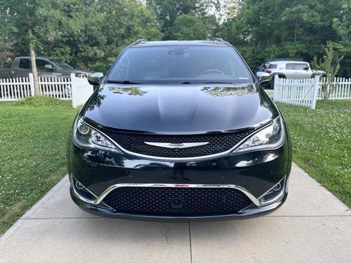 Black 2020 Chrysler Pacifica Limited