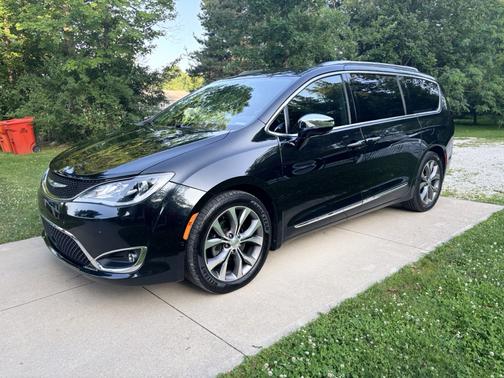 Black 2020 Chrysler Pacifica Limited
