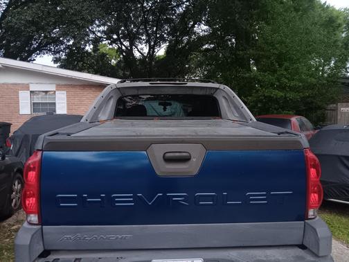 Blue 2002 Chevrolet Avalanche 1500