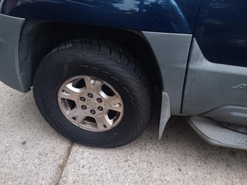Blue 2002 Chevrolet Avalanche 1500