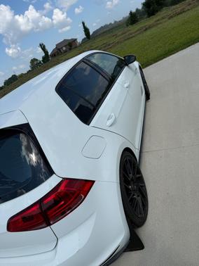 White 2017 Volkswagen Golf GTI SE 4-Door
