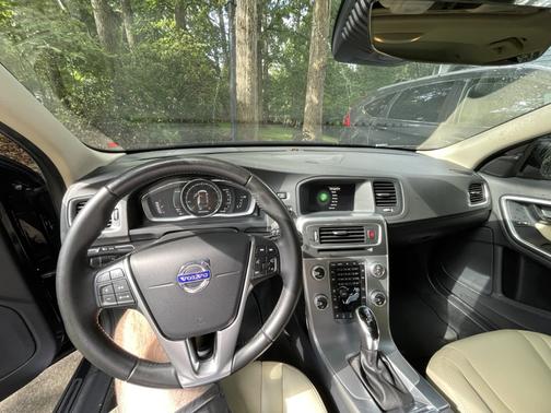 2017 Volvo V60 T5 Platinum